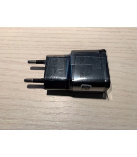 Cargador Usb Y Toma De Corriente 220 V Para Linternas. Ref. UC220
