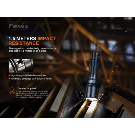 Linterna Fénix C7 de 3000 lúmenes, recargable y alto rendimiento.