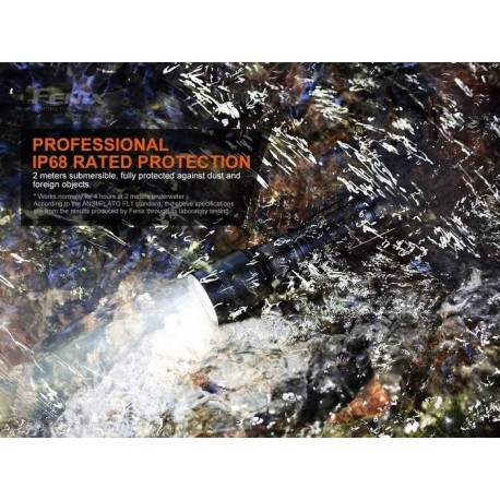 Linterna Fénix C7 de 3000 lúmenes, recargable y alto rendimiento.